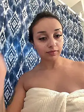 CharmingMaddie live cam on StripChat