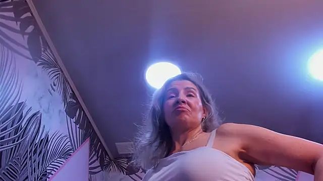 Kendal_Busgter live cam on StripChat