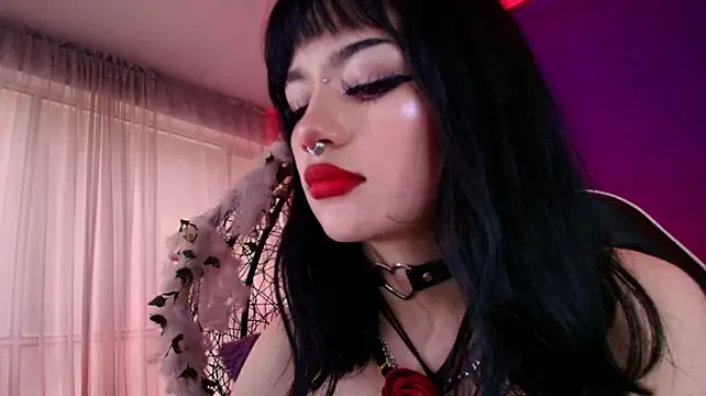 mavis_black live cam on StripChat