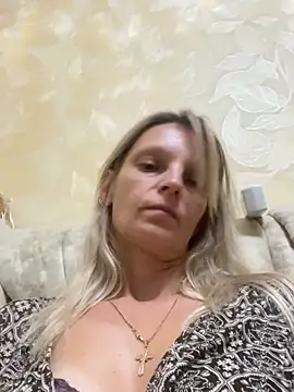 MagicDiamond47 live cam preview
