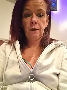 Busty-Belfast-Irish-Girl live cam preview