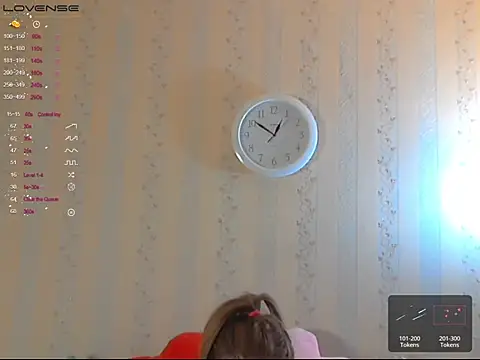 LustfulSarah live cam on StripChat