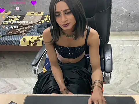 LuvLayla webcam
