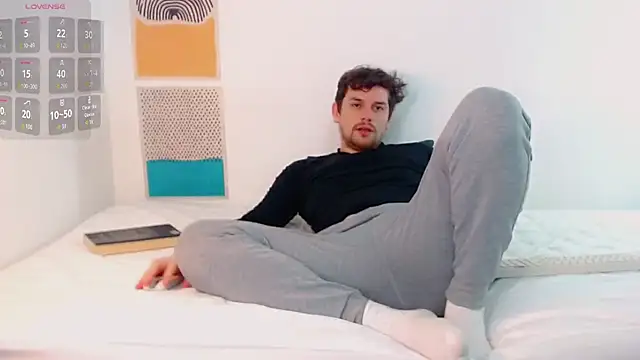 Luc_7 live cam on StripChat