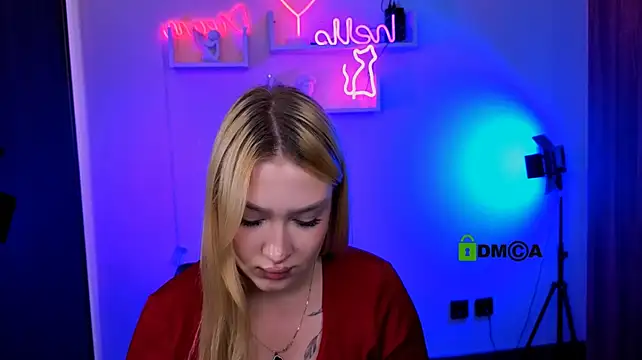 playful_sophie live cam on StripChat