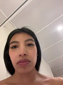 Tiffany_Low webcam