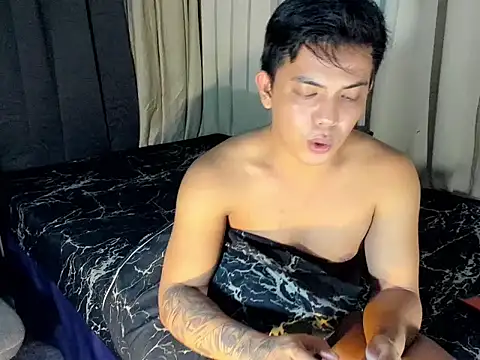 YourAsianBradley webcam