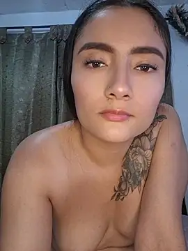 Lauraa_Duque live cam on StripChat