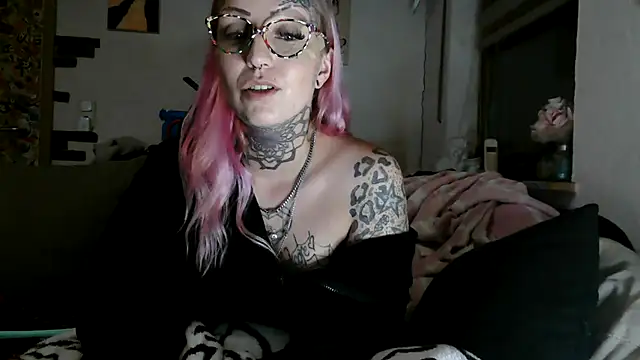 RoxxyInk webcam
