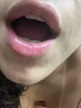 yummi_greluda live cam preview