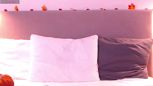 SaraMoor live cam preview