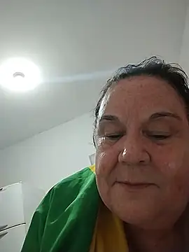 YayaMineira live cam on StripChat