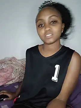 Prettyval77 webcam