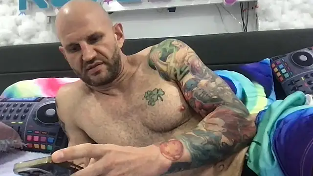 brianomally (Ask my age) - flash cock for 5 min