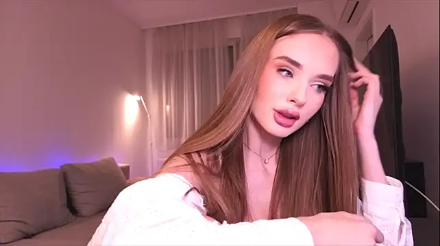 petitegonwiild webcam