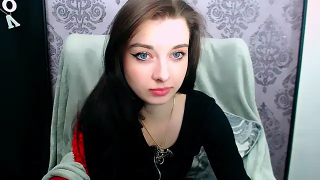 DominantLuna webcam