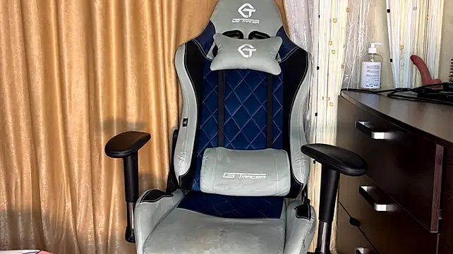 Holy_Mariaaa webcam