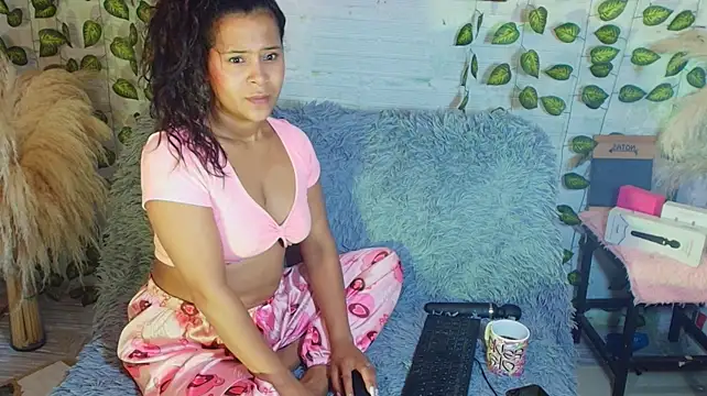 mia_taylor94 webcam