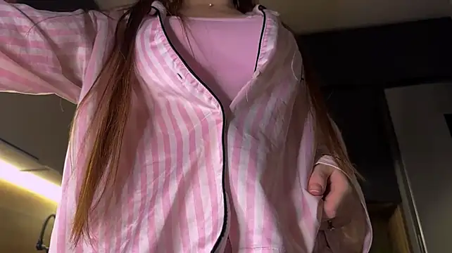 BlowzyPutt live cam on StripChat