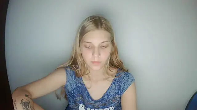 MysticLuna6 webcam