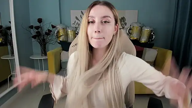 LanaLoon webcam