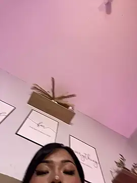 MiaraLove live cam on StripChat