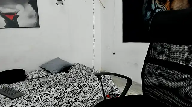 losly_monroe live cam on StripChat