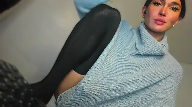 MistressNextDoor_ webcam