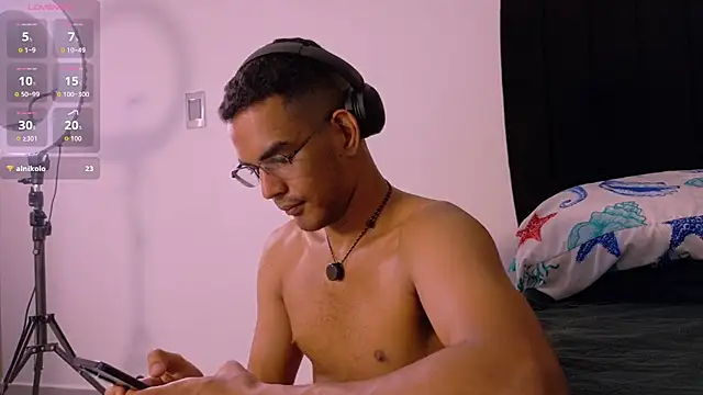 Pikashu7u7 webcam