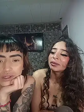 AlexxaAndRileyy webcam