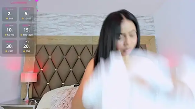 TyraKayne webcam