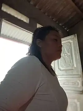 Lili1998 live cam on StripChat