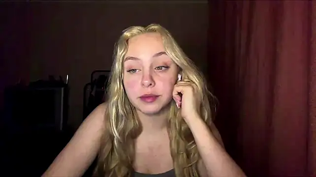 Flaffy_Bombyy webcam
