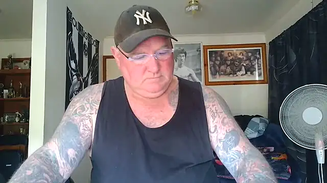 KINKYBLUEYES69 webcam