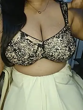 Curvy_Pooja live sex cam