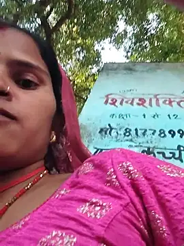 Srishti_sharma live cam on StripChat