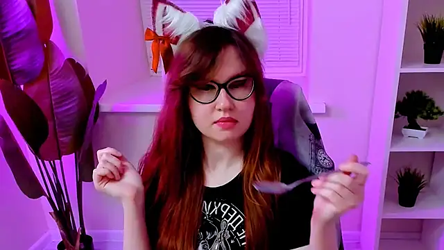 CarolGiggly live cam on StripChat
