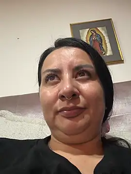 Abril_Luv live cam on StripChat