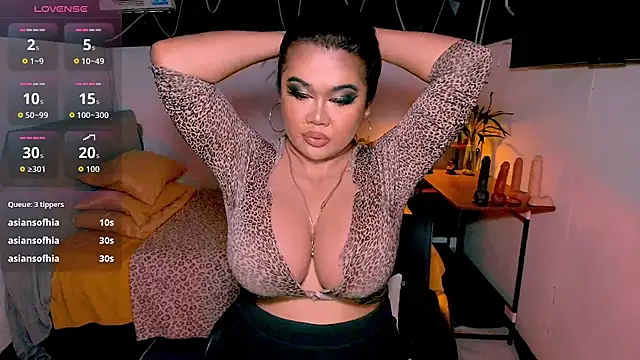 asiankatyhuge live cam on StripChat