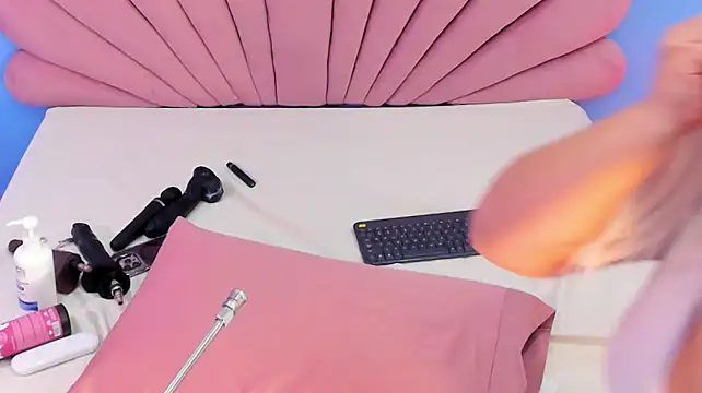 sharlotthe_bigass live cam preview