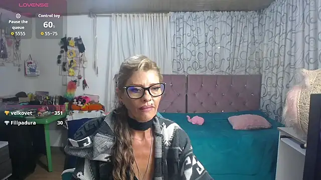isabella-lips007