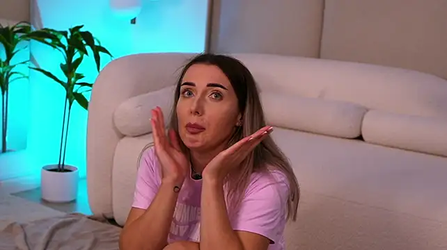 MonicaDore webcam