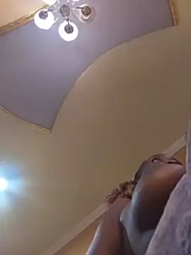 queenpee254 live cam preview