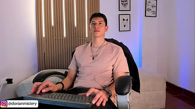 Dorianmistery2322_ live cam on StripChat