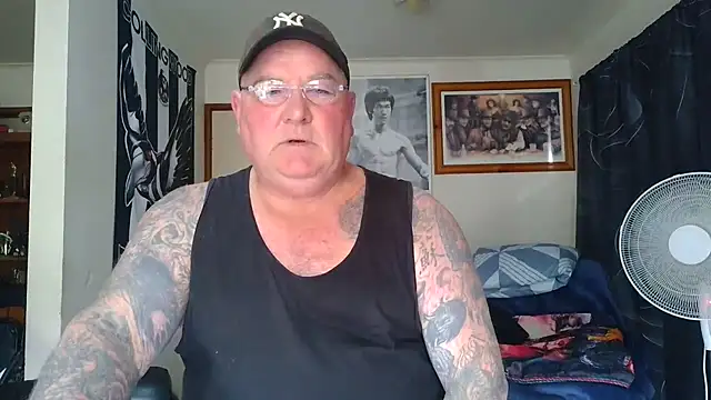 KINKYBLUEYES69 live cam preview