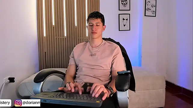 Dorianmistery2322_ webcam