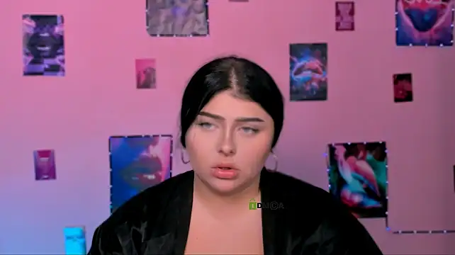 amanda_striking webcam