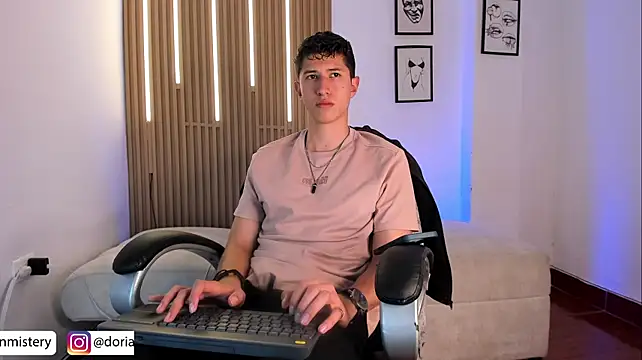Dorianmistery2322_ webcam