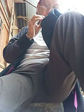 Linda-04 live cam preview