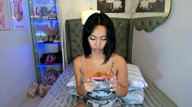 reighnempress live cam preview